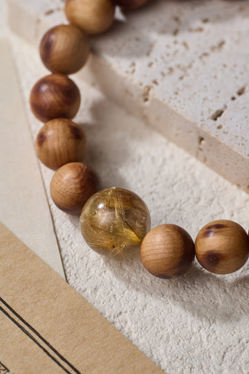 Pulsera de Thuja Sutchuenensis (ciprés de los acantilados) con elementos de la Tierra y su destino