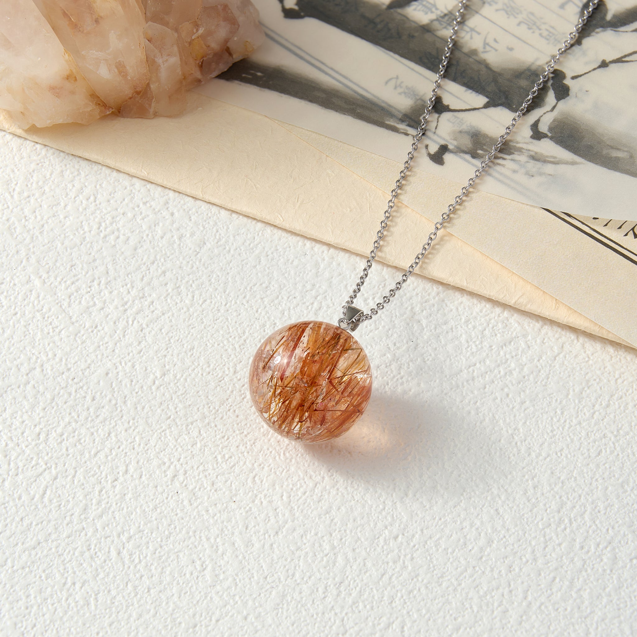 Collar de cristal de elementos metálicos geológicos