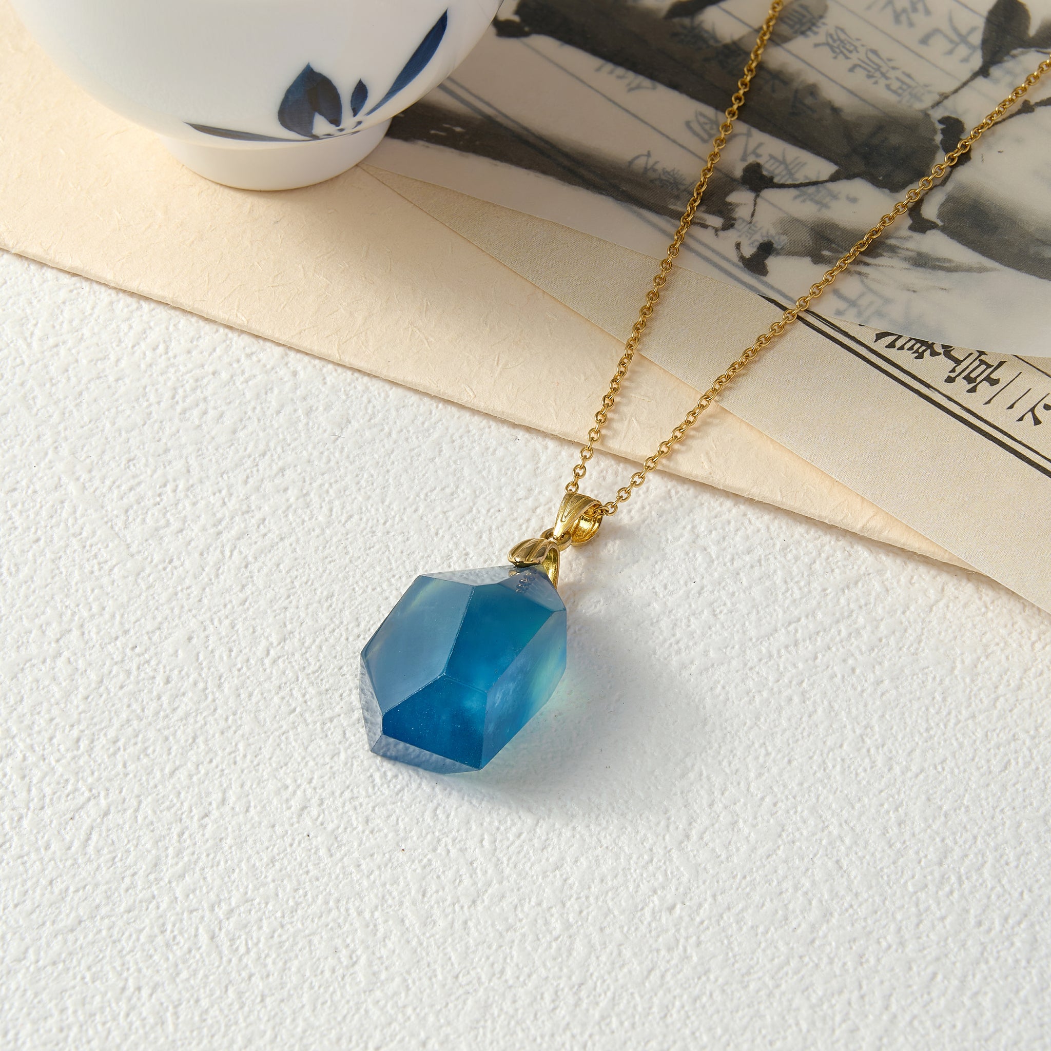 Collar de cristal de elementos metálicos geológicos
